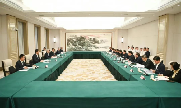 徐鹏拜访辽宁省委书记郝鹏、省长王新伟 并出席相关...